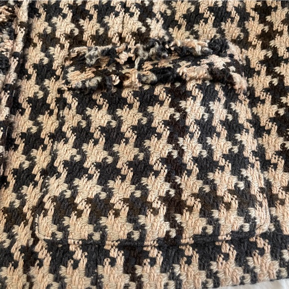 Cabi Houndstooth Mixer Sweater jacket with detachable faux fur collar, 4 - Picture 9 of 11